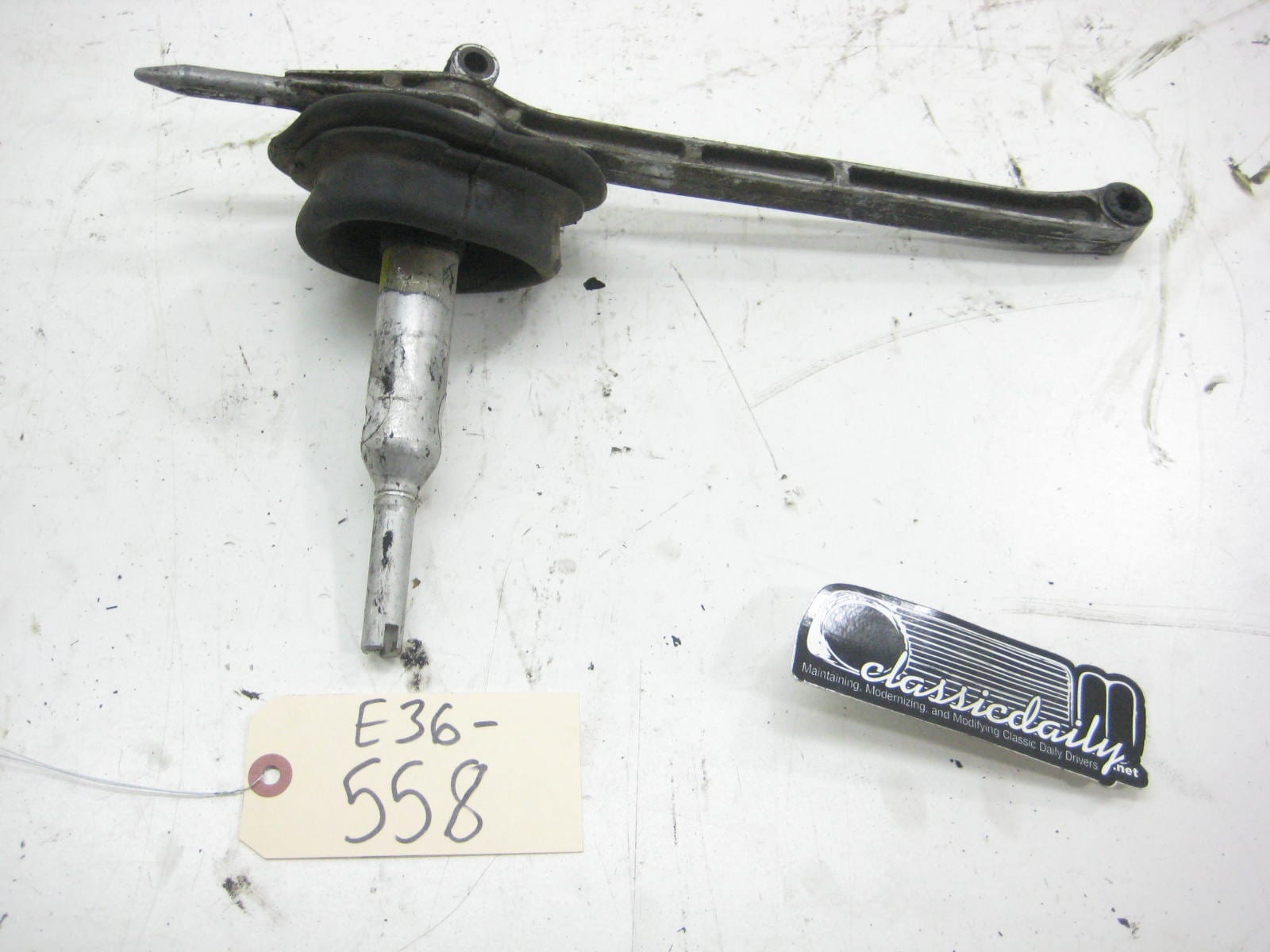 used parts shfiter carrier and lever center to center 11 1 221 540 3