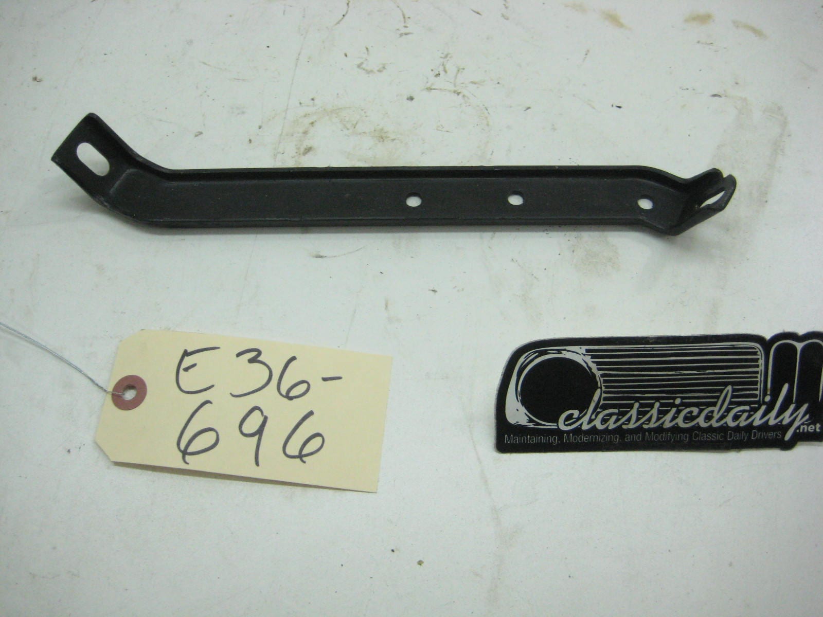 used parts m50 under intake manifold bracket forward