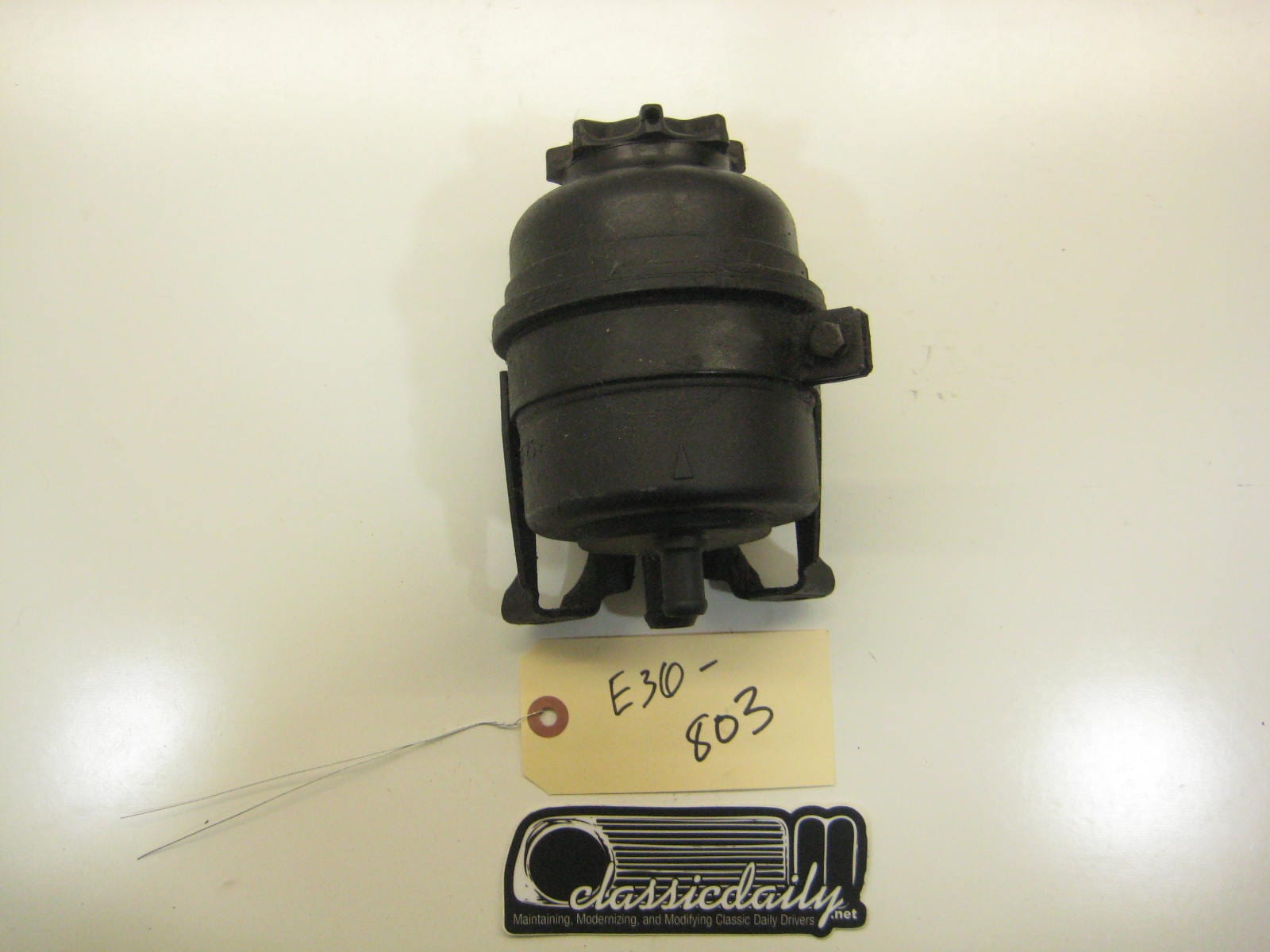 bmw e36 325 328 m3 power steering tank with bracket