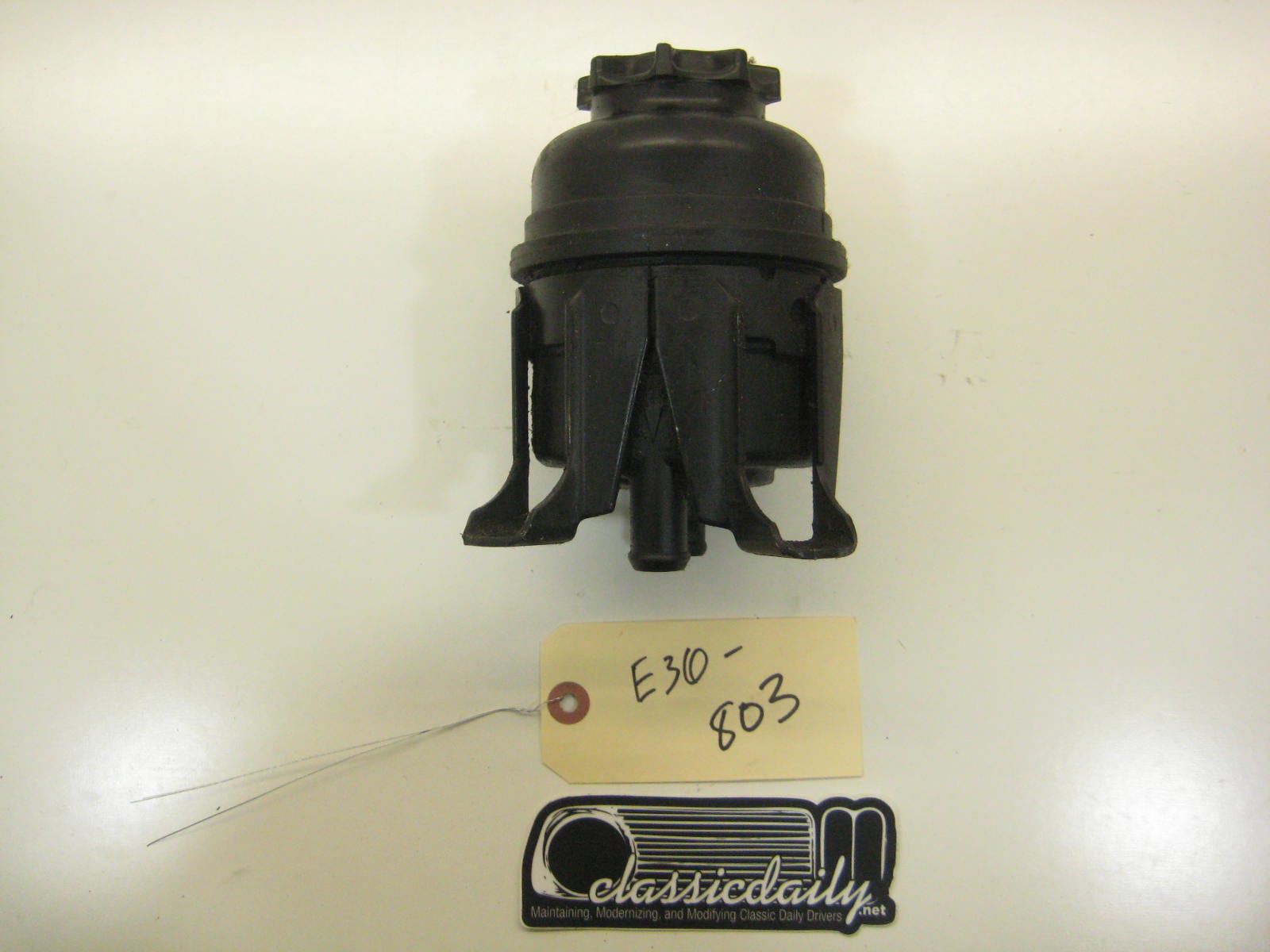 bmw e36 325 328 m3 power steering tank with bracket