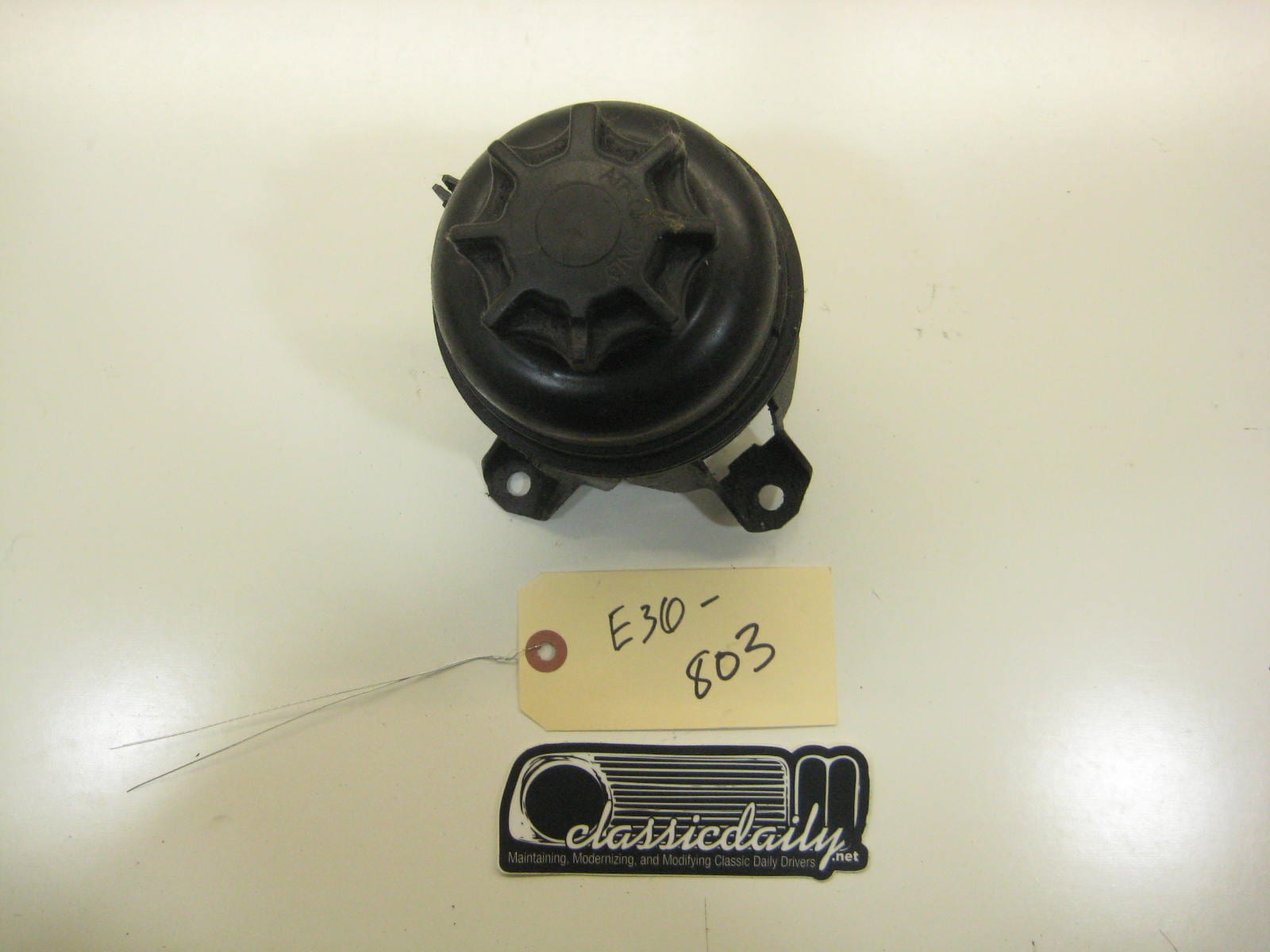 bmw e36 325 328 m3 power steering tank with bracket
