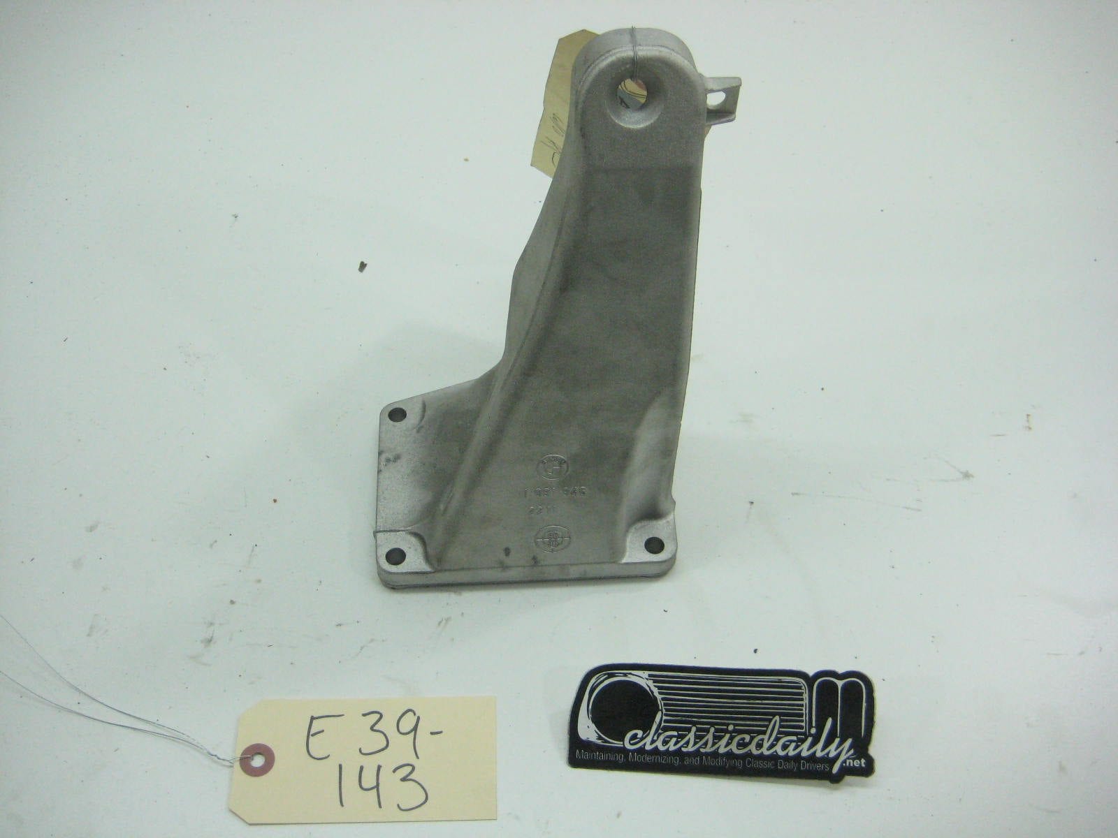 bmw e39 528 530 540 engine support right front bracket mount
