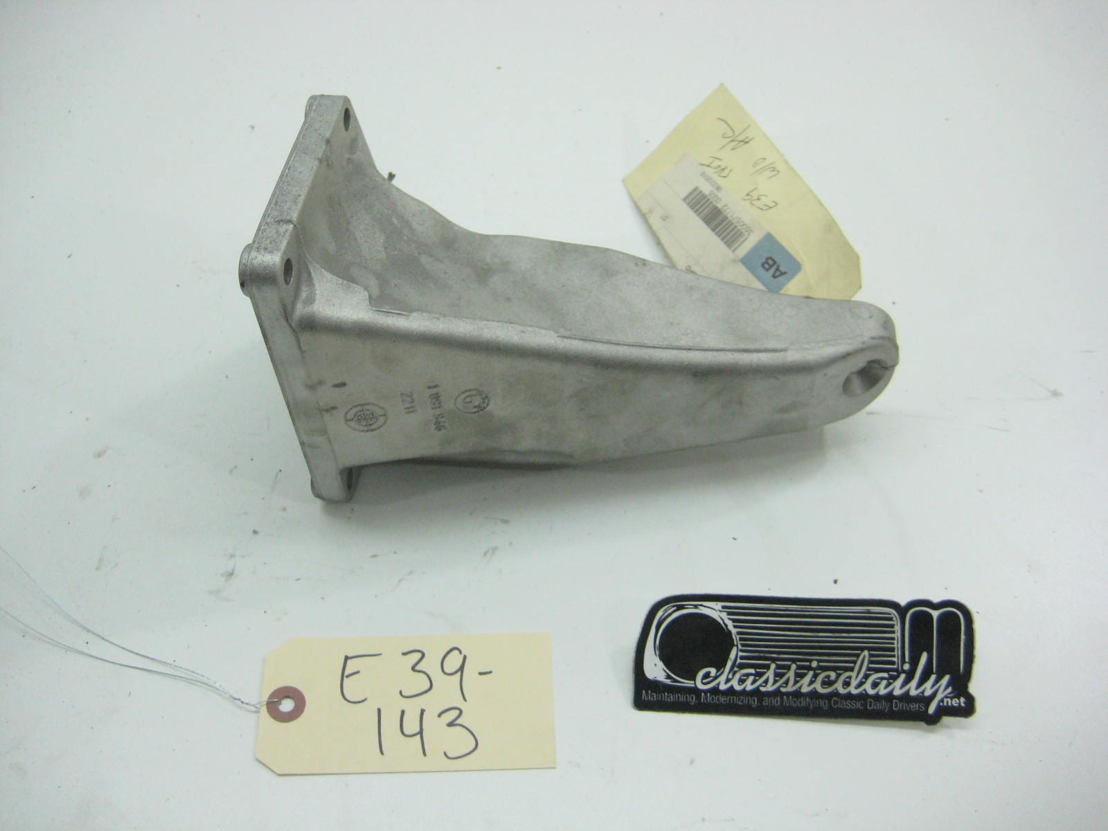 bmw e39 528 530 540 engine support right front bracket mount