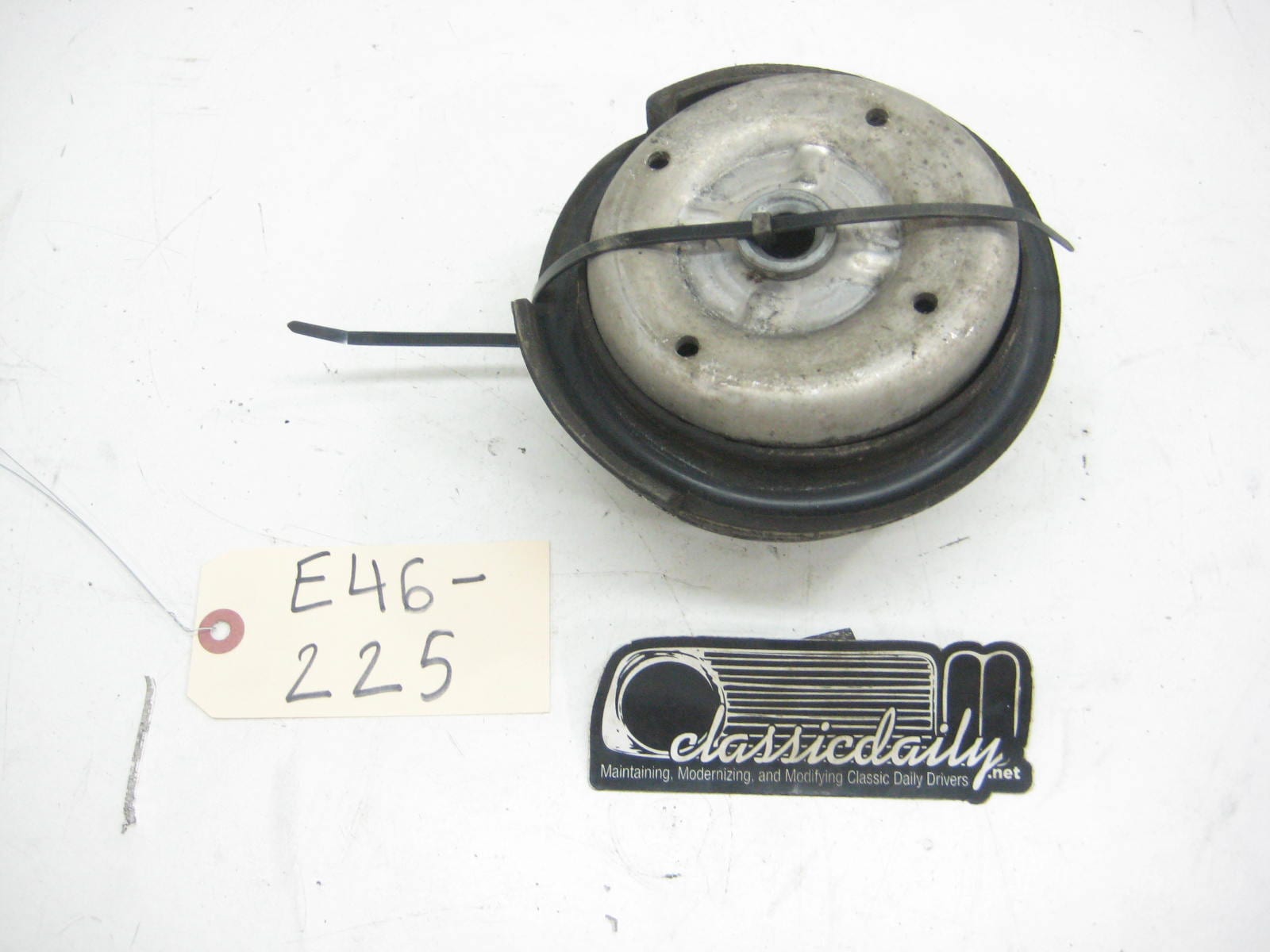 used parts front strut mount 2