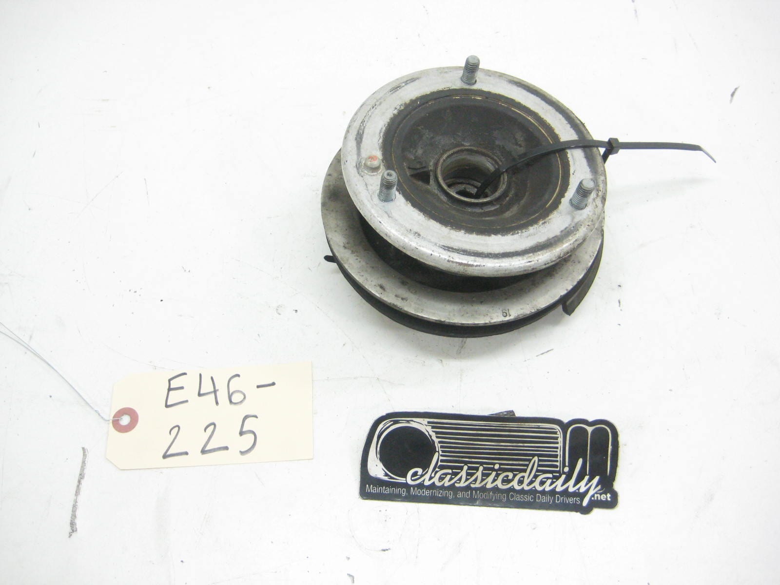 used parts front strut mount 2