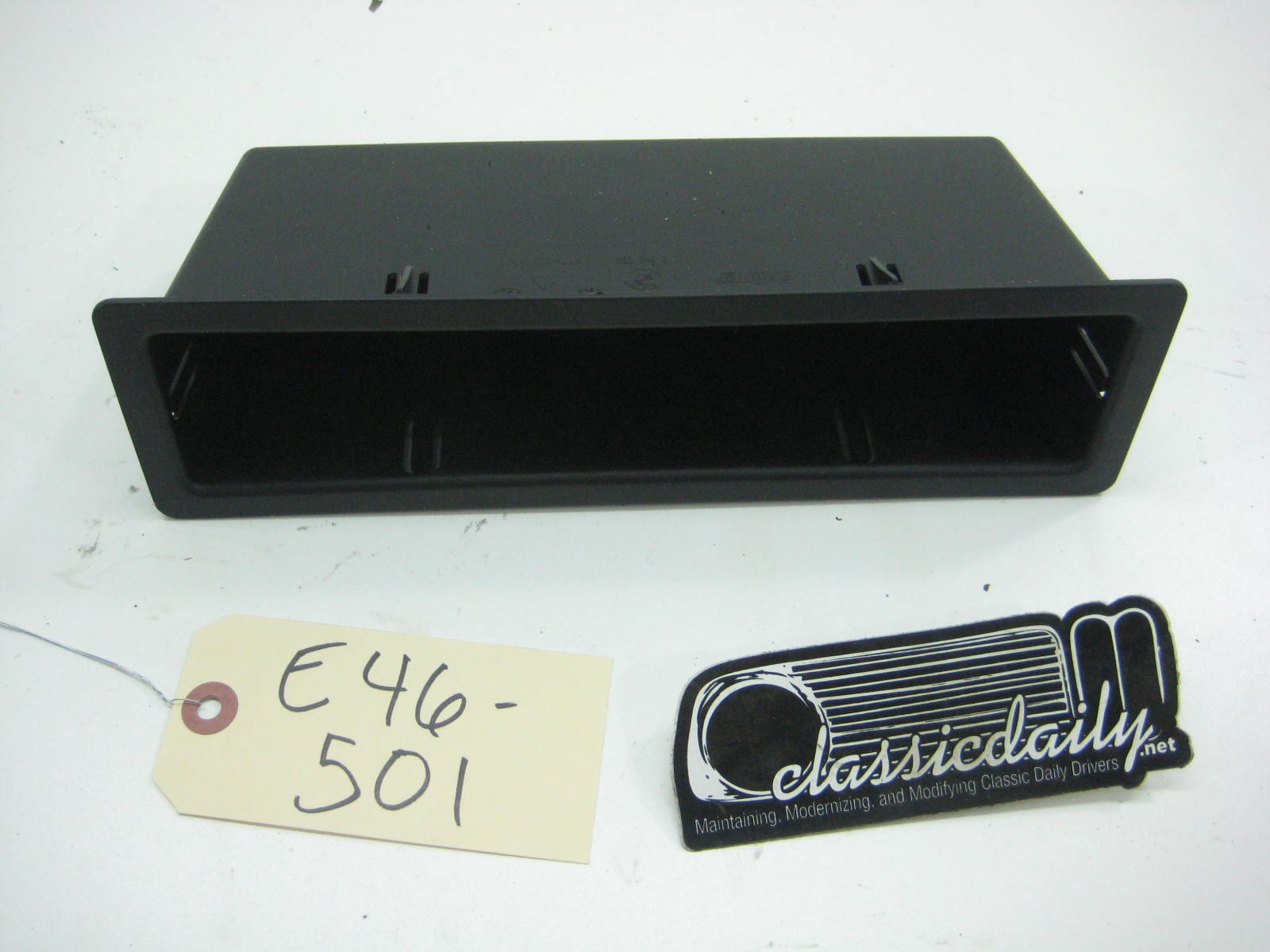 bmw e46 325 330 compartment box console 51 47 8 243 085
